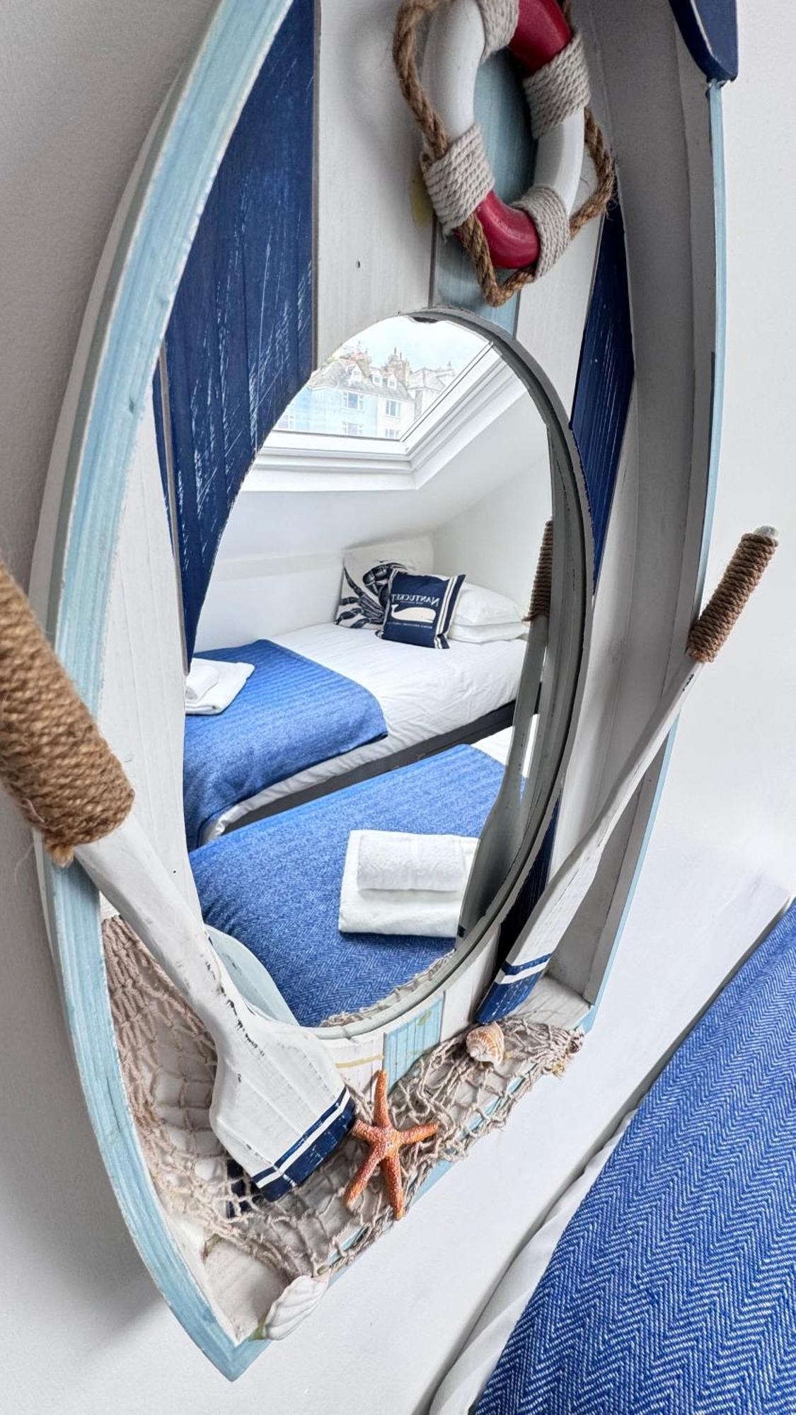 Nancie'S Place - Dartmouth Town Center With Private Parking - A Traditional Georgian Private Duplex Apartment - Beautifully Refurbished - Two Bedrooms, Bathroom, Kitchen And Lounge Diner Zewnętrze zdjęcie