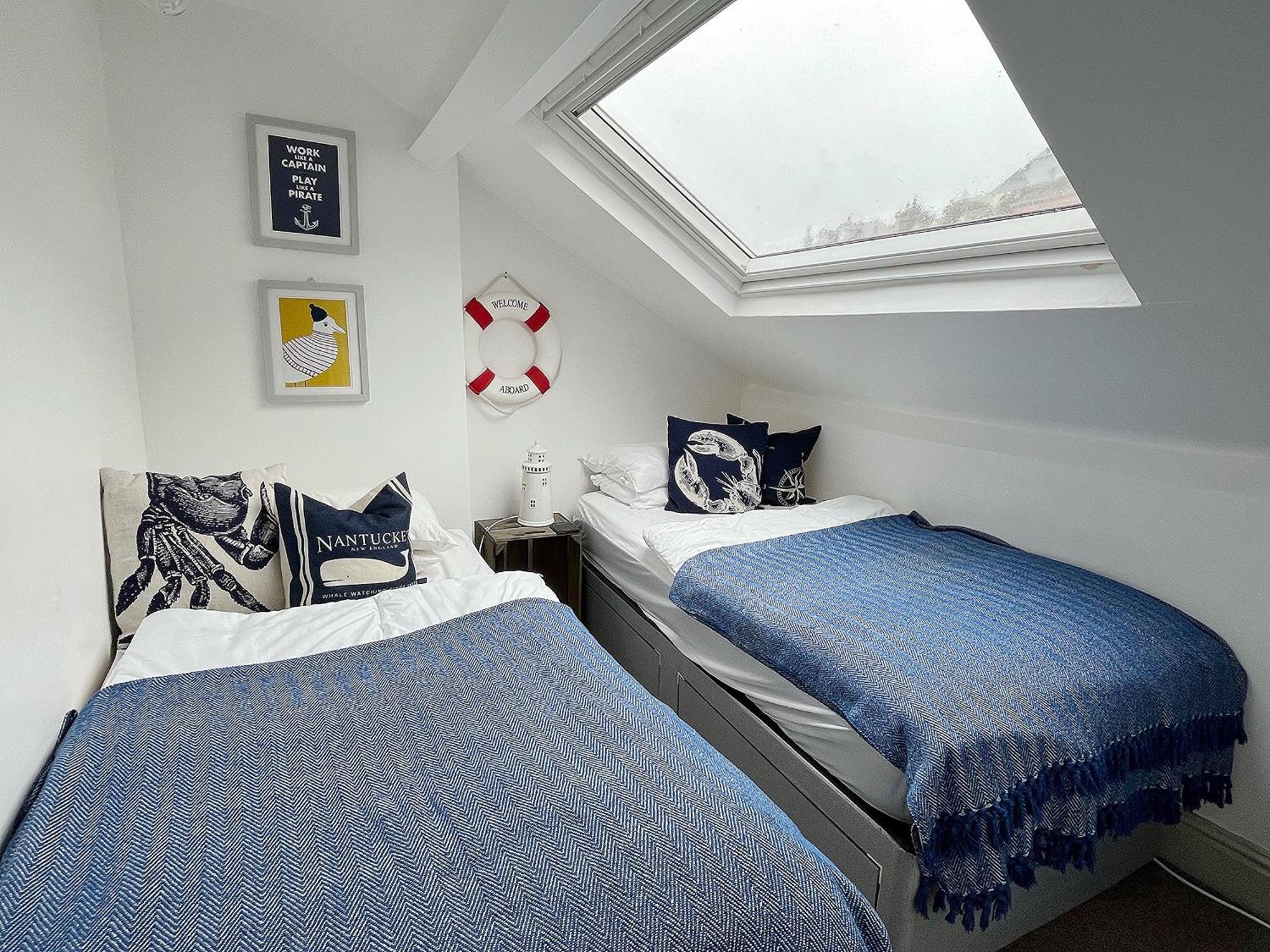 Nancie'S Place - Dartmouth Town Center With Private Parking - A Traditional Georgian Private Duplex Apartment - Beautifully Refurbished - Two Bedrooms, Bathroom, Kitchen And Lounge Diner Zewnętrze zdjęcie