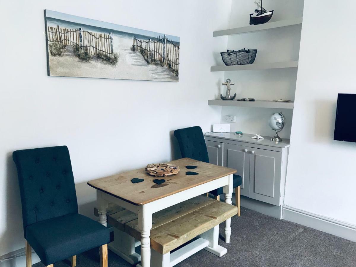 Nancie'S Place - Dartmouth Town Center With Private Parking - A Traditional Georgian Private Duplex Apartment - Beautifully Refurbished - Two Bedrooms, Bathroom, Kitchen And Lounge Diner Zewnętrze zdjęcie