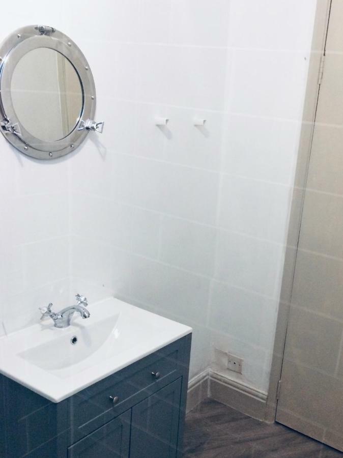 Nancie'S Place - Dartmouth Town Center With Private Parking - A Traditional Georgian Private Duplex Apartment - Beautifully Refurbished - Two Bedrooms, Bathroom, Kitchen And Lounge Diner Zewnętrze zdjęcie